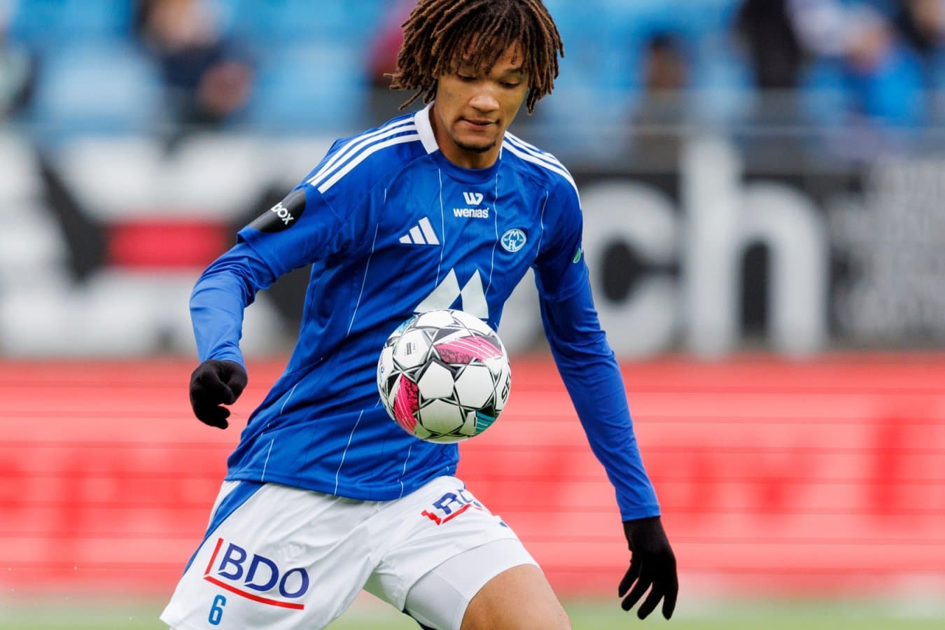 🗞️ VG | Viking fecha com jovem do Molde O Viking FK acertou com o Molde a contratação do jovem meia de 21 anos, Alwande Roaldsøyv 🇳🇴 p…