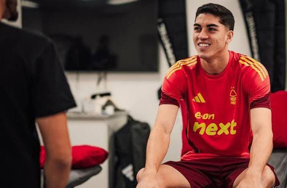 Os atletas Jair Cunha e Joao Veloso retornam de empréstimo e vão compor o elenco do Forest em 2029!