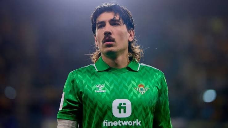 Hector Bellerin pode ser reforço do Everton. Jogador Espanhol de 31 anos foi visto com dirigentes do Everton a negociar um possível contr…