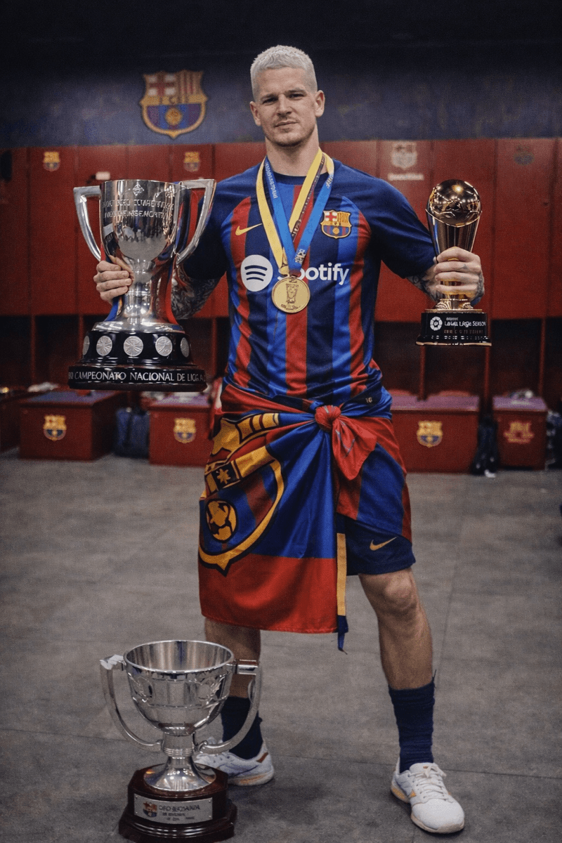 Só tenho a agradecer a Deus por esses títulos coletivos que conquistamos, e agradecer também a todos do clube. !¡Visca barça!¡￼
