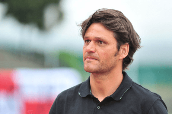 Aos 59 anos, Uwe Fuchs virou o principal assunto do mercado de técnicos na Alemanha. Longe dos gramados há 13 anos, o sobrinho do lendári…