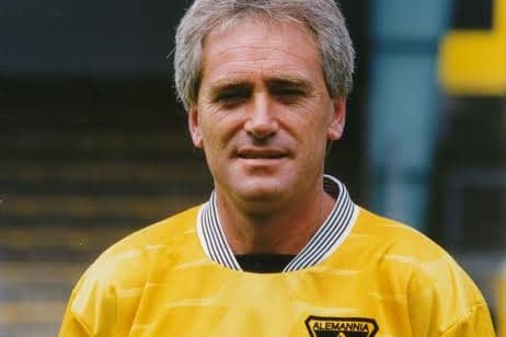 Werner Fuchs foi técnico do Alemannia Aachen de 1996 a 1999, ficando na história do clube após acessos no período. Na temporada 98/99, pr…