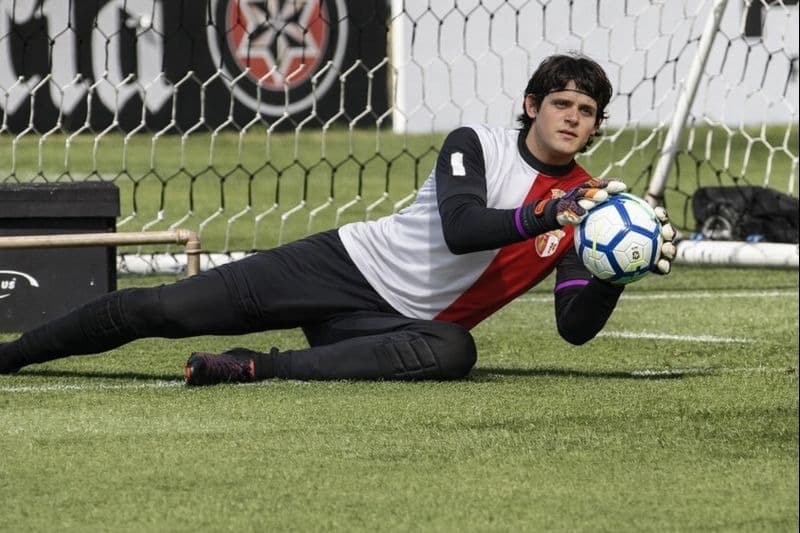 Treinando no CT pro jogo contra o Gil Vicente, espero que eu entre pra jogo e não fique só no banco!😁⚽🧤 #SomosBraga❤️🤍