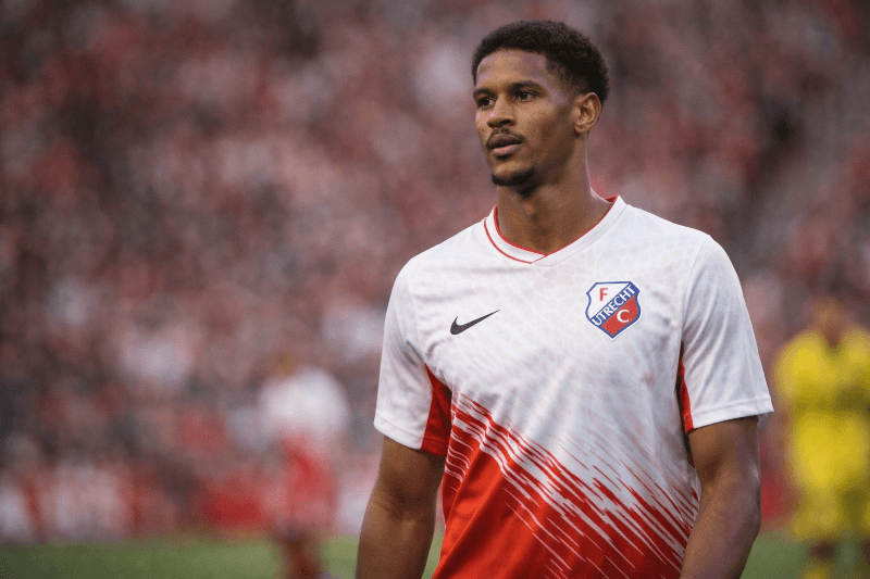 🚨Jayden Oosterwolde ficará lesionado por 1 mês com uma entorse.🚨 O recém contratado em seu primeiro jogo ao serviço do clube lesiona-se...