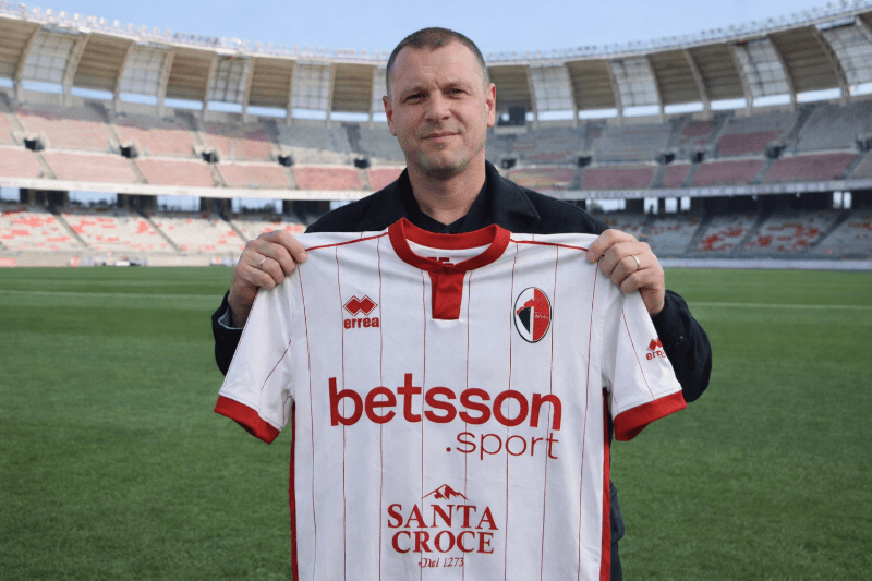 Antonio Cassano ganha as eleições e é o novo presidente do SSC Bari!🔴⚪️ Ele passou aqui no início da carreira de jogador lançando-o para…