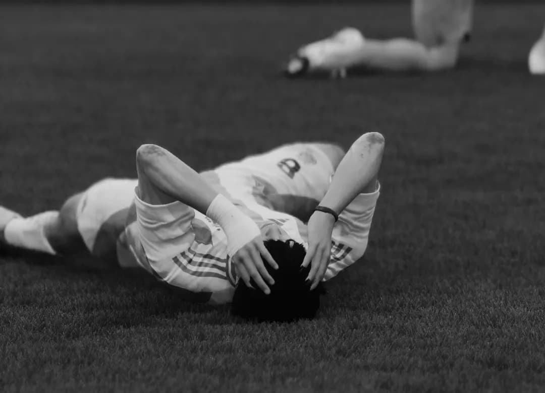 Lamentablemente, quedamos eliminados en los cuartos de final de la Copa.. Perdimos en la tanda de penaltis por 4-3 contra Ucrania. Pido d…