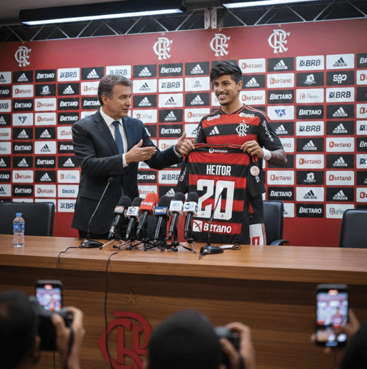 Um novo passo na minha carreira, agora eu sou mengão ❤️🖤