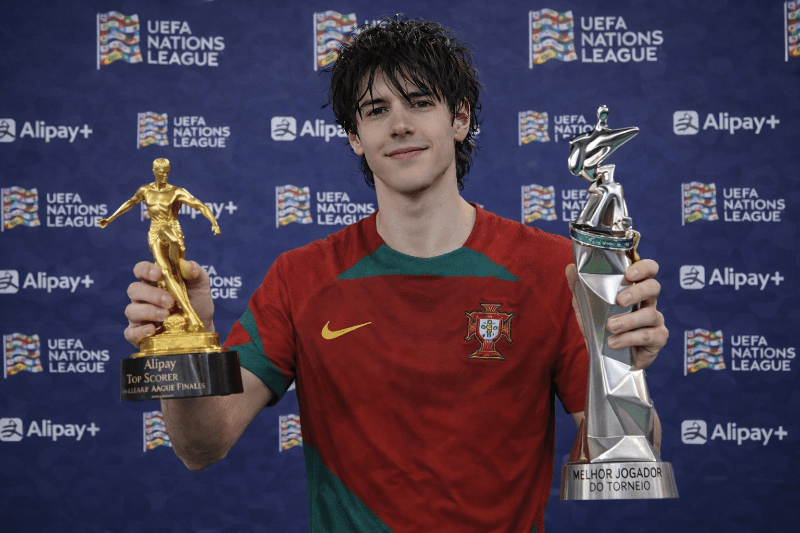Artilheiro e melhor jogador do torneio. Simplesmente ele, Yue.🔥