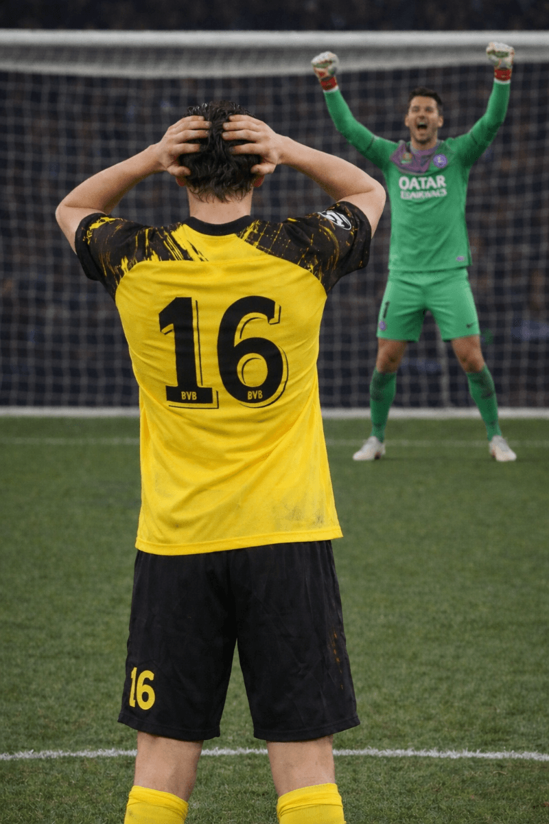 Perdi o penalti contra o psv e fomos eliminados da champions, sinto muito.