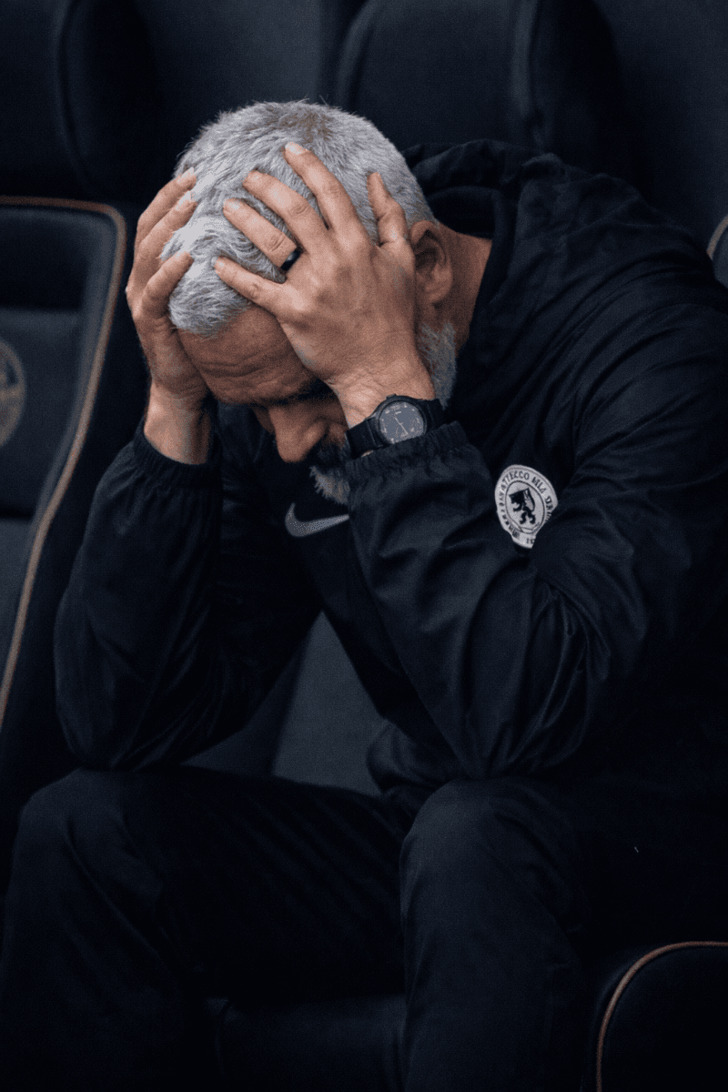 Viemos anunciar que após uma série de jogos que resultaram em derrota, despedimos o treinador jim Goodwin.
