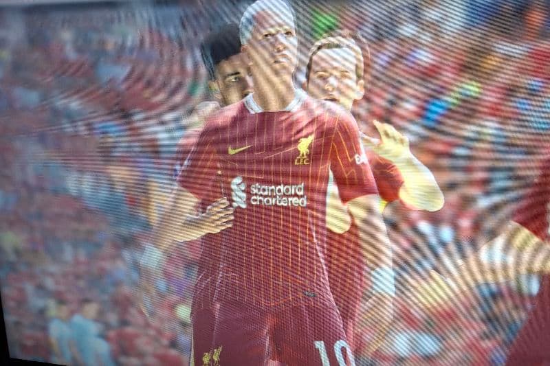 Emiliano Dragović empata o jogo dps de um contra-ataque e um chute com o pé esquerdo, em partida pelo Liverpool contra o City em partida …