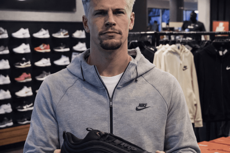 Comprei air max 97 pretas e Nike tech