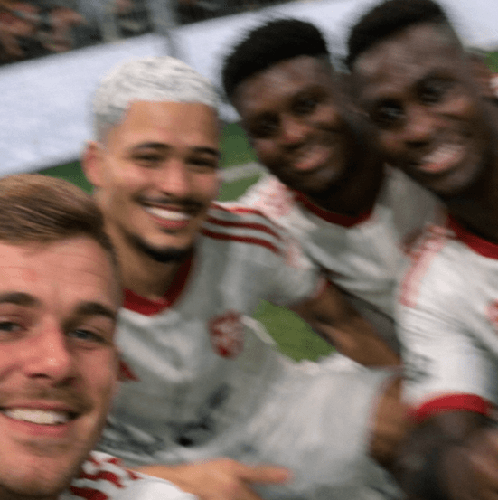 Grato por mais uma oportunidade em campo 🙏 1 gol, 3 assistências e muito trabalho coletivo. Nada disso acontece sozinho. Seguimos firmes…