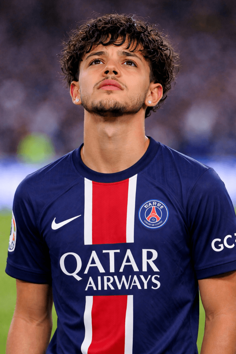 Agradeço a toda equipe do Paris Saint-Germain pelos momentos que vivi dentro da instituição. Quero dizer que isso não é um adeus, logo ma…
