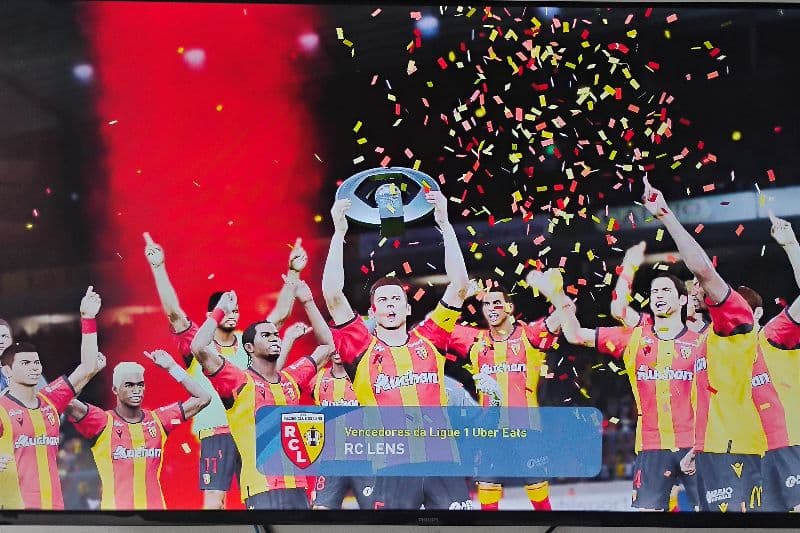 Hoje se inicia mais uma temporada à frente do RC LENS. Depois da 1° temporada conquistando os títulos da Ligue 1 e a Copa Da França. Vamo…