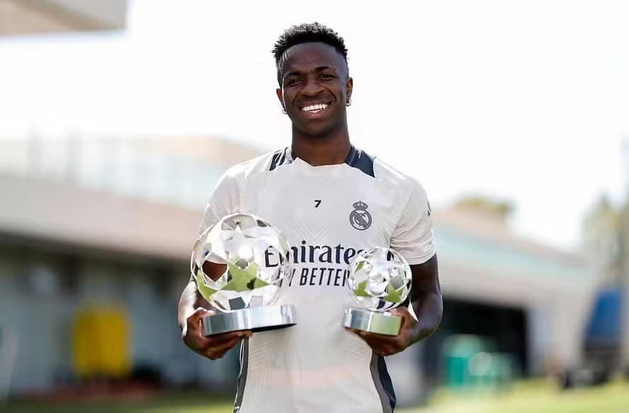 VJR melhor jogador da uefa champions league com 12 gols e 5 assistências. Esse sabe ser craque.