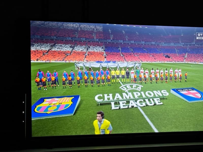 Começo da grande final da orelhuda em 🏴󠁧󠁢󠁥󠁮󠁧󠁿 vamoss barça despois de 15 anos de volta numa final e vamos com tudoo💪🏽