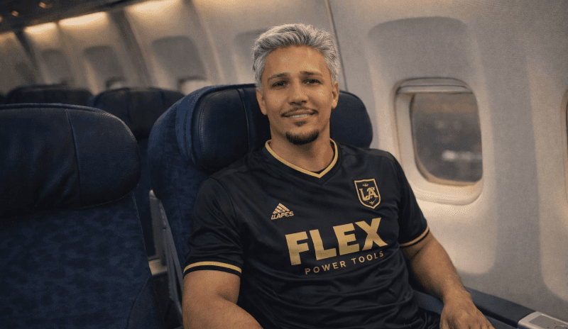 Partiu casa porque hoje tem o ultimo jogo da temporada e decisão da MLS, pra cima LAFC! 🖤💛