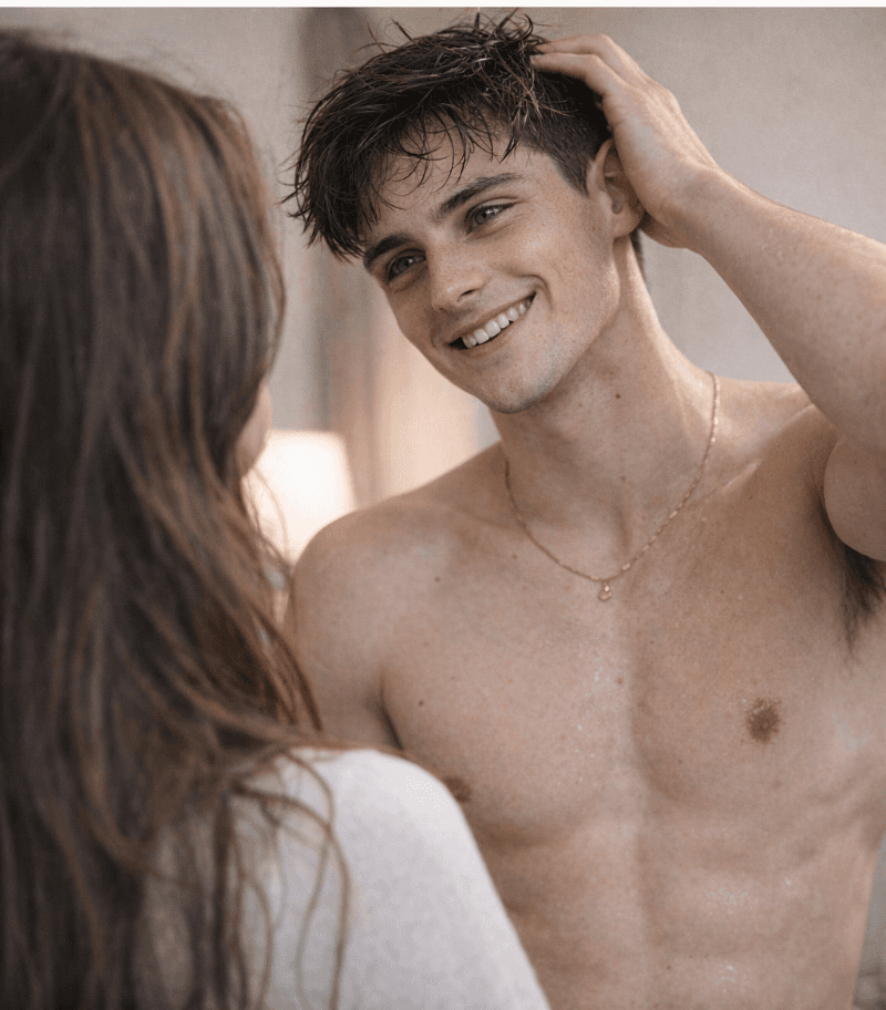 Esse sorriso não é só foto bonita. É alegria real, de quem tá vivendo um sonho sem perder a leveza. Ver você feliz assim é tudo pra mim. …