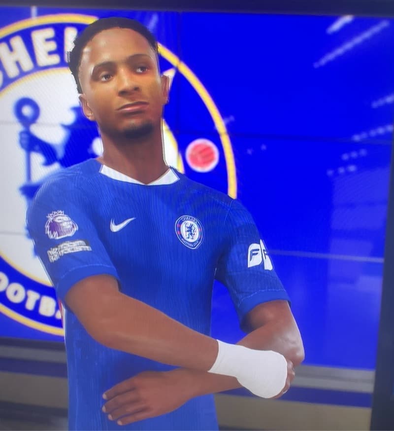 🔵⚪️ HERE WE GO, vestindo a camisa de numero 4 Exir Konsa foi reforço do Chelsea na janela de janeiro, o zagueiro de 28 anos afirma que e…