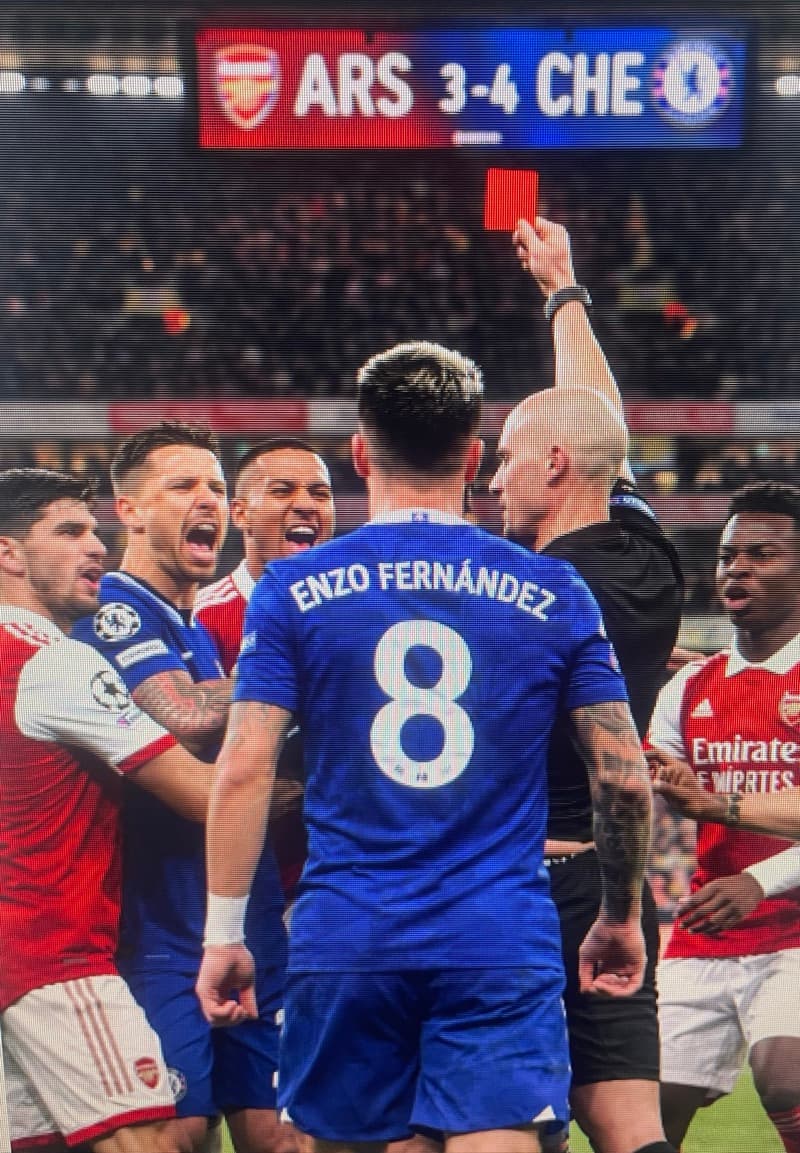Depois de uma partida eletrizante contra o arsenal na casa deles,os blues saem com a vitória porém no último lance Enzo Fernandes arranja…