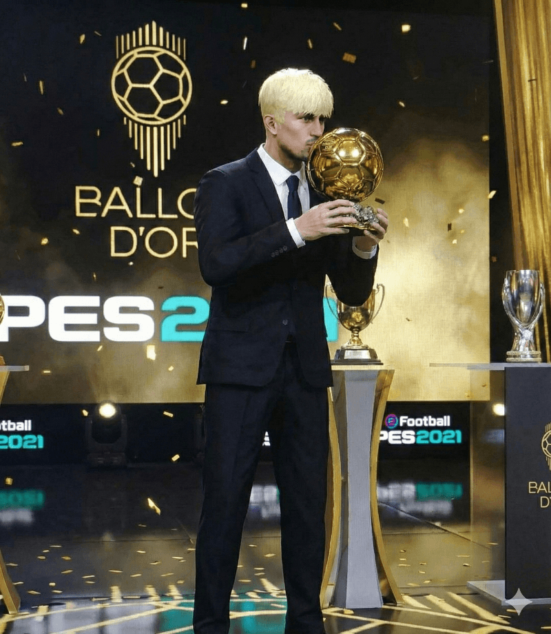 📰 EFCN NEWS 🔴⚪ Anúncio Bola de Ouro O Bola de Ouro é... Emanuel!! Mesmo machucado o jogador comparece na cerimônia e conquista sua 2° b…