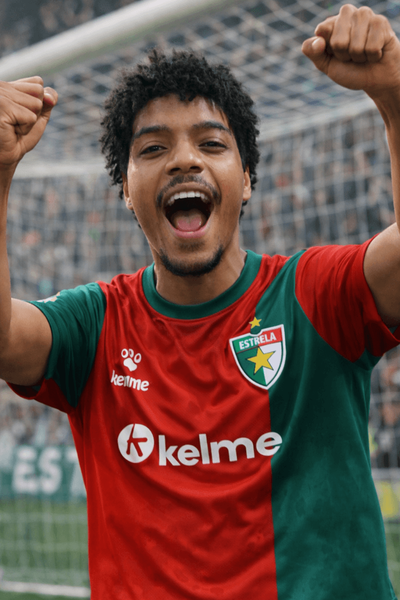 Primeiro gol como profissional pelo estrela amadora, vamos continuar avançando.