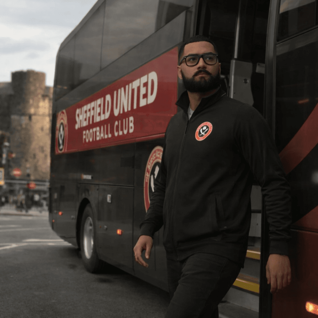 Pronto para o jogo contra o Swansea City 🖤❤️ —- English: Ready for the game against Swansea City 🖤❤️
