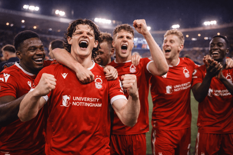 Estamos classificados para as quartas de finais da carabao cup após uma vitória de 2 a 0 contra Liverpool! ❤️🤍