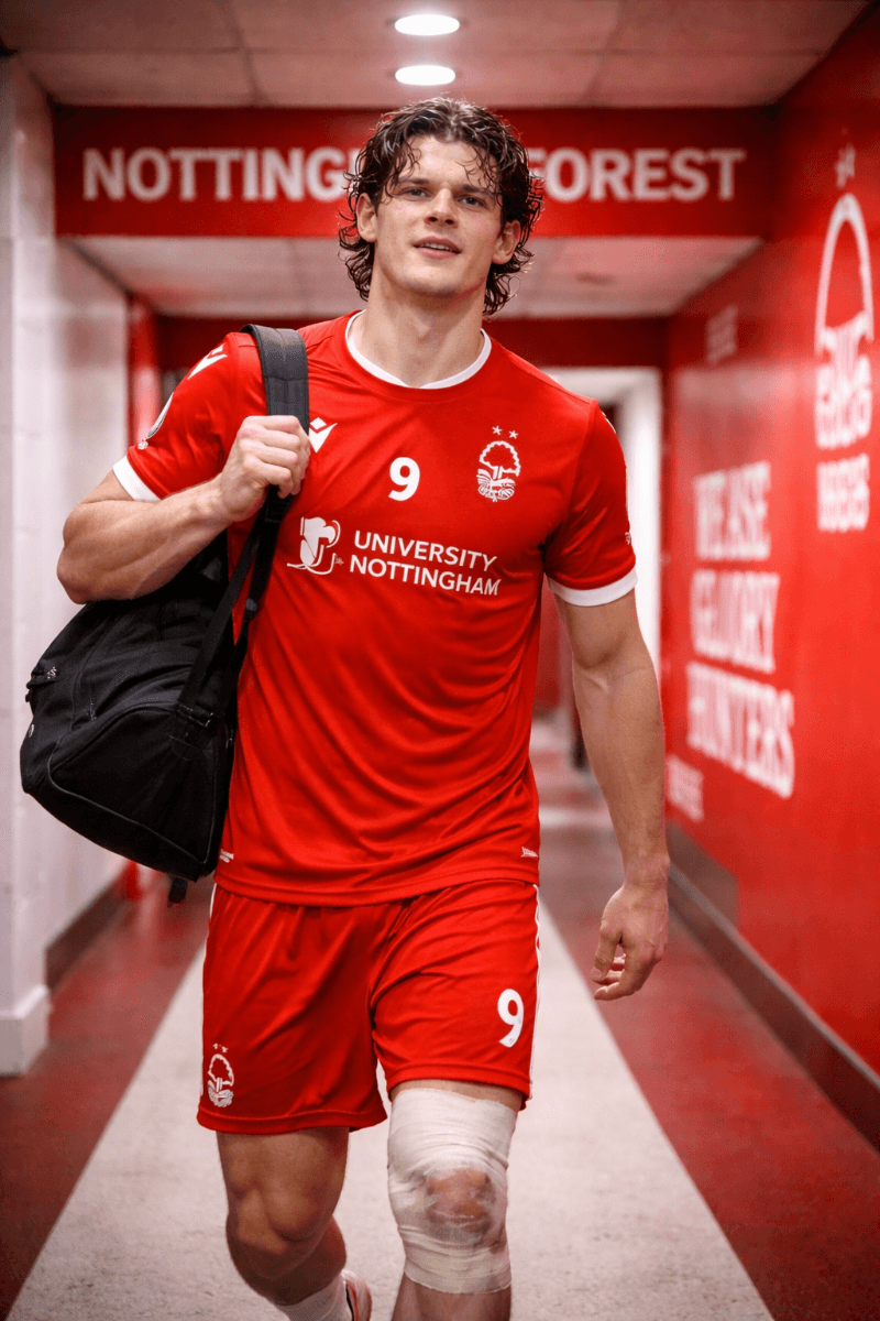 Após 3 messes lesionado estou de volta aos gramados 🔥. Jogo de hoje contra Manchester United em casa.