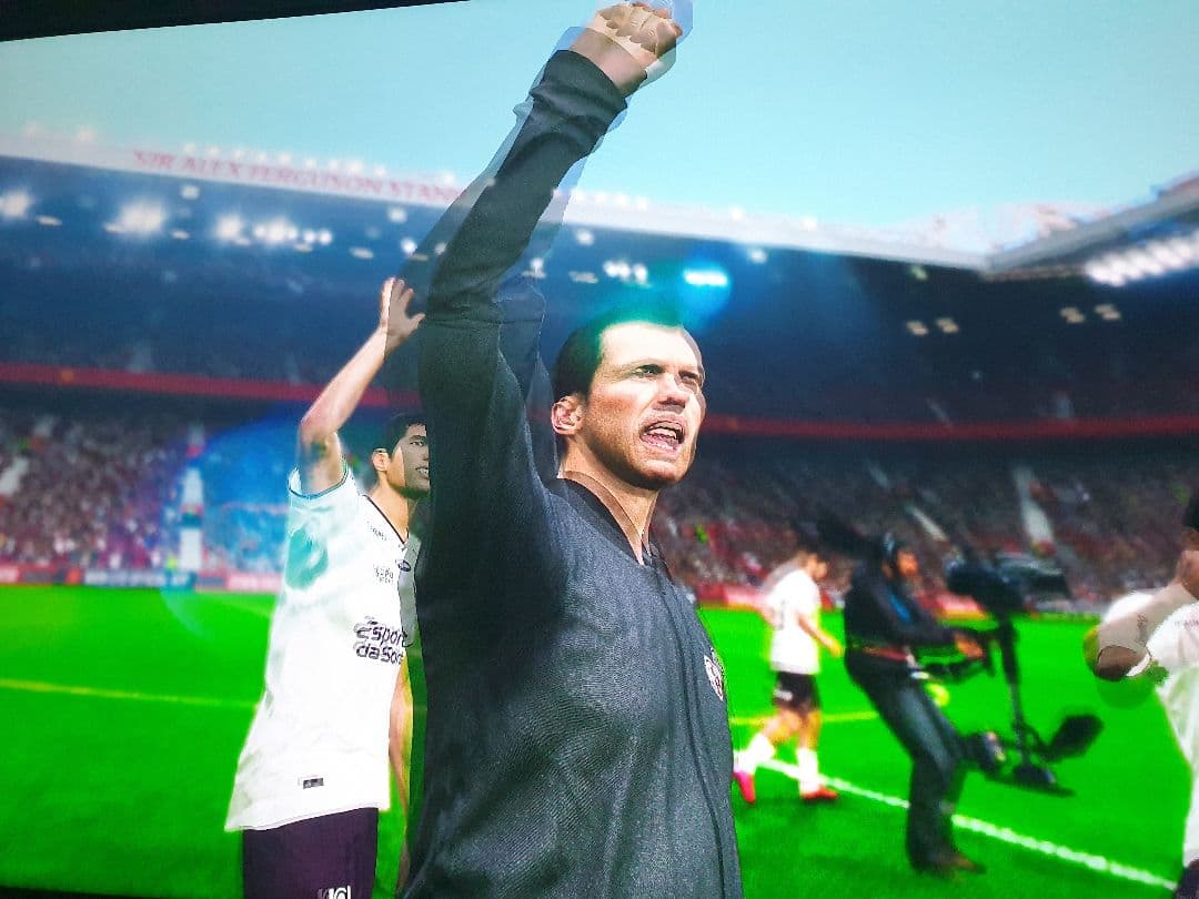 Hoje me despeço da Ferroviária o clube que foi meu primeiro e ficará marcado em minha história agora estou indo para o Manchester City e …