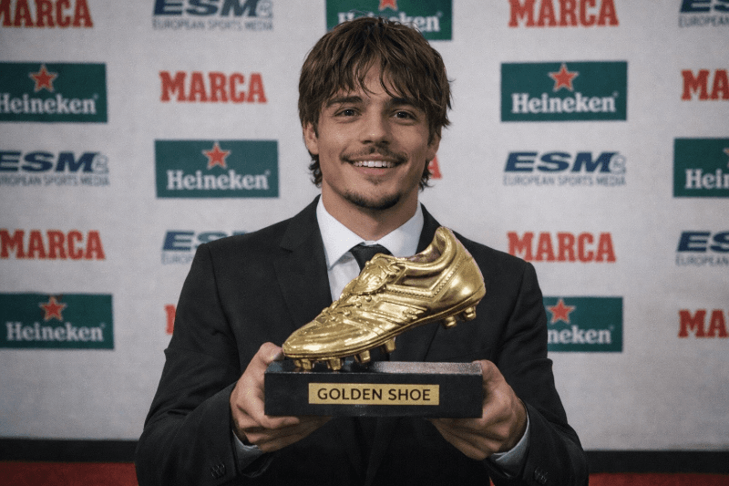 🏆 Artilheiro da 2 divisão da Itália Vamos Frosinone,espero ganhar mais em minha carreira...