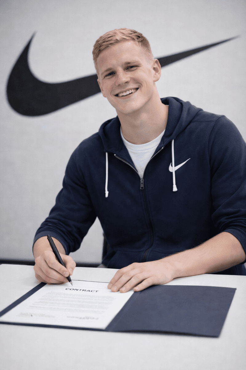 Depois de nossos bons desempenhos a Nike decidiu nos patrocinar!!! {@}[Nike](6918ffa6e4606fe67982beae) Nosso novo patrocinador!!!