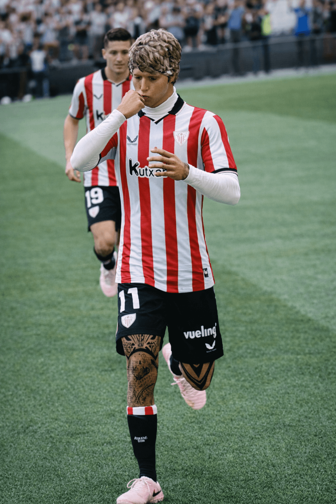Simplista 7 gols meus contra o espanyol, meio campo artilheiro? Kkk e beijo na aliança dedicado a minha esposa