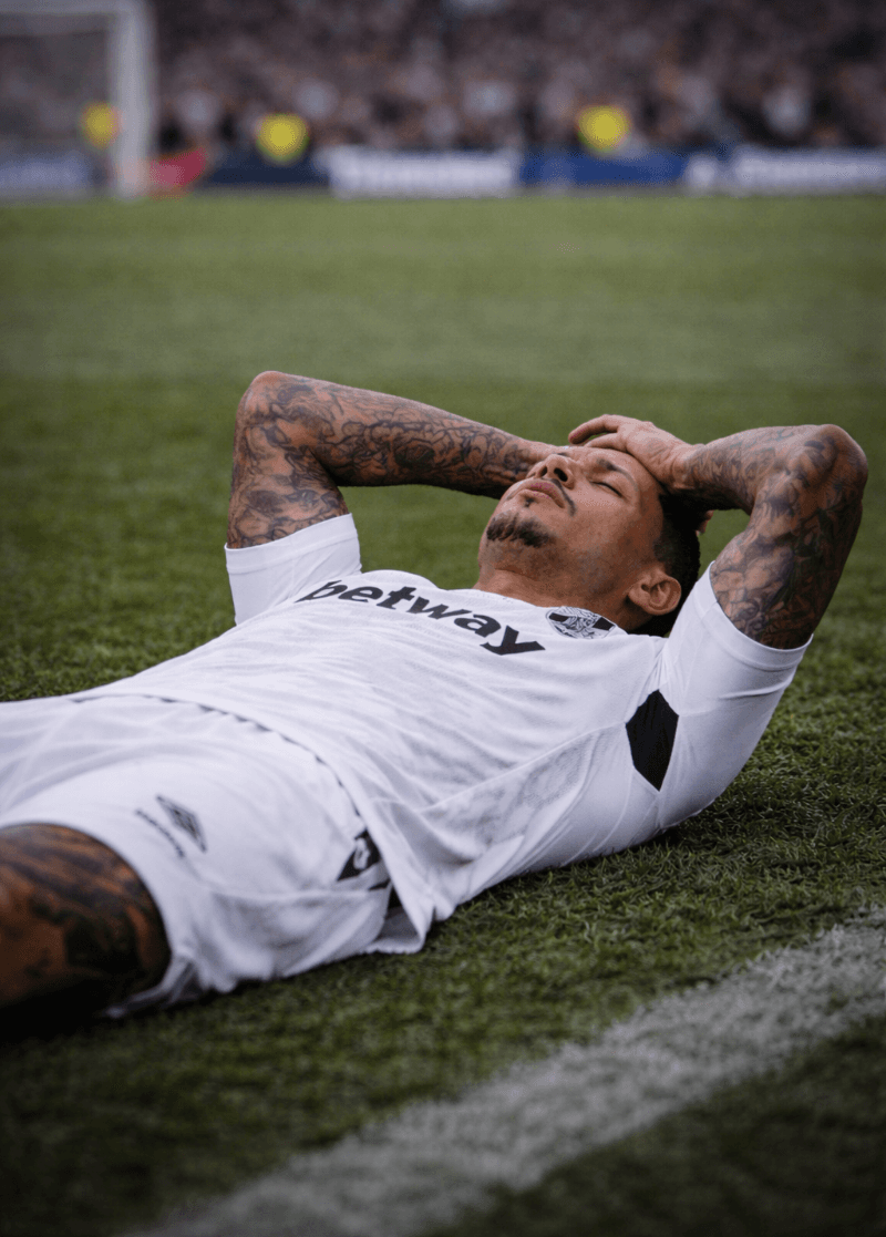 Final de jogo para Vitória SC e AZ, o time do Vitória tentou buscar o empate mas não conseguiu superar a defesa holandesa, derrota na est…