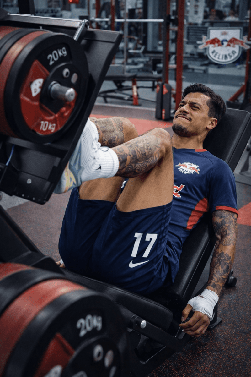 New season. Same hunger. Season 25/26 loading… 🦾⚽ A temporada não começa no estádio, começa aqui,na academia, no silêncio, na dor e na d…