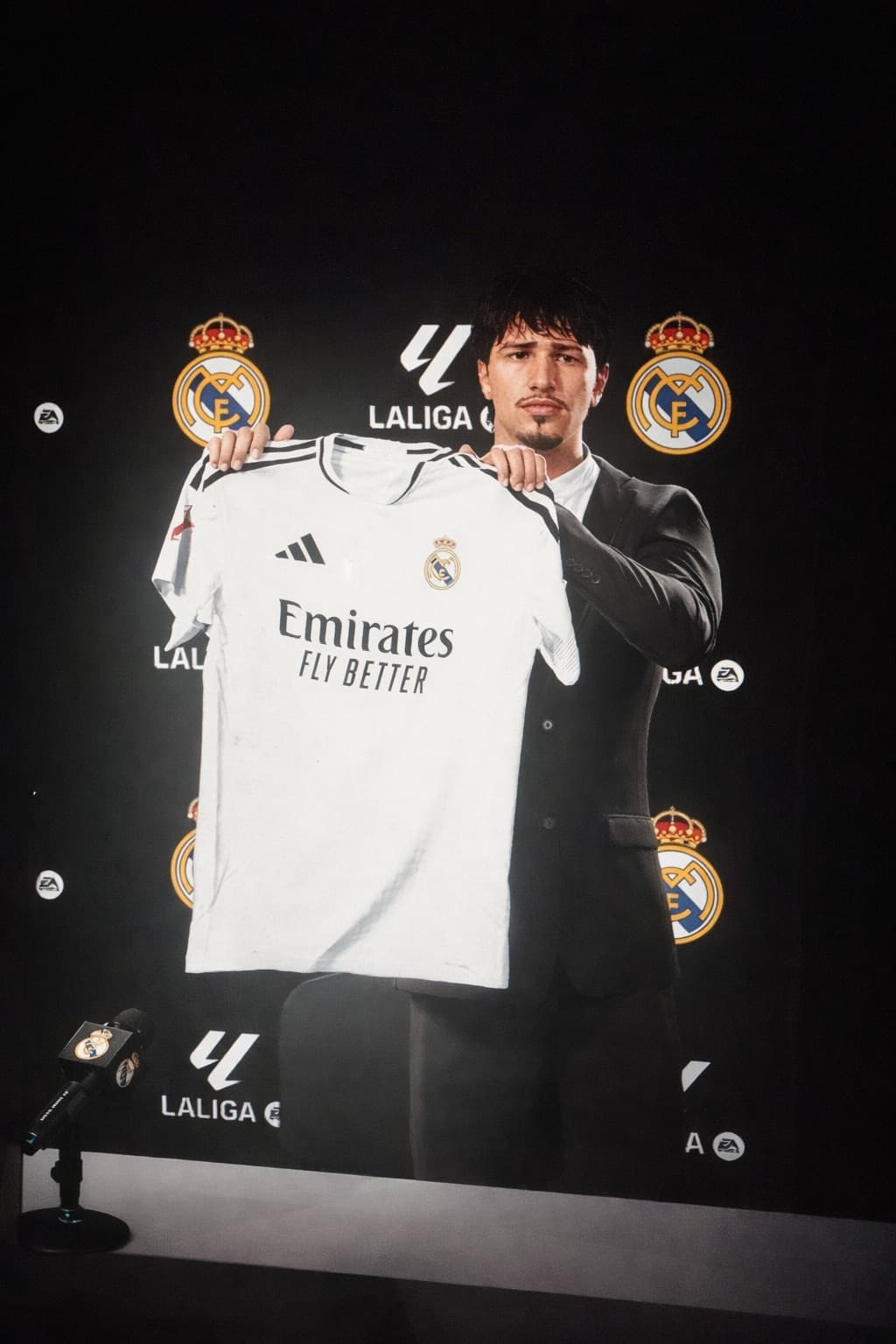 Bem-vindo de volta, Torres 🤍⚽ O Real Madrid recebe você novamente em casa. Que essa nova etapa seja de muito trabalho, crescimento e con…