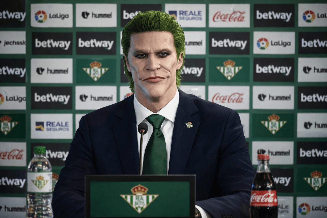 Arthur Fleck é oficialmente anunciado na sala de imprensa do Real Betis - um novo capítulo começa em verde e branco. 🃏