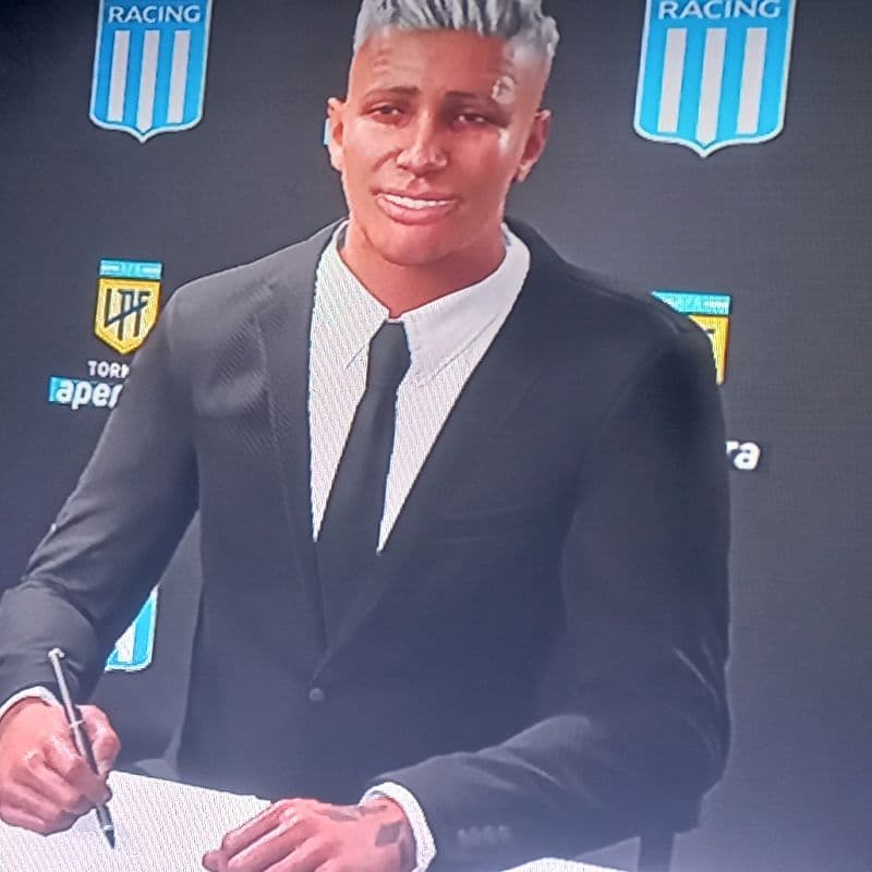 É uma honra fechar com o racing