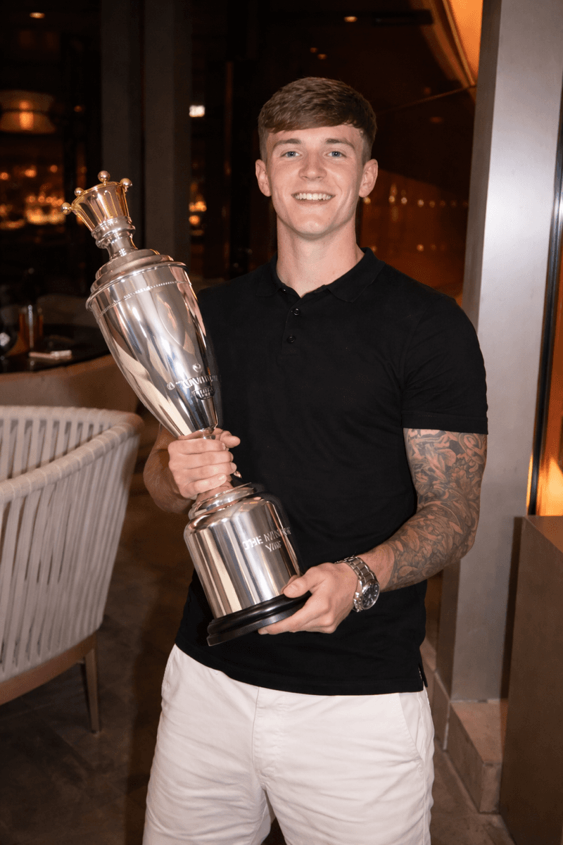Charlie McNeill foi eleito o melhor jogador do Futebol Inglês d