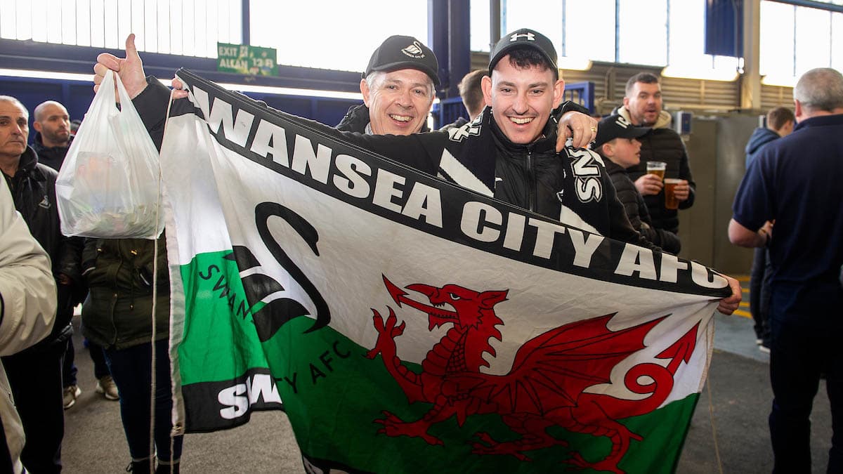 Antes do futebol, vem a identidade. Fundado em 1912 na cidade portuária de Swansea, no País de Gales, o clube nasceu da classe trabalhado…