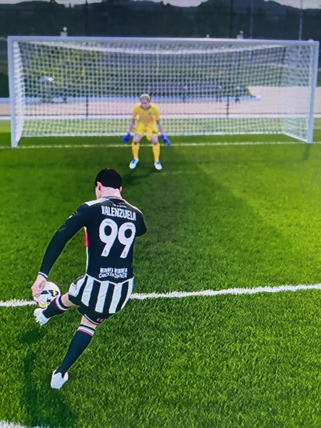 Goooool do Valenzuela para fazer o 1x0 contra Bristol Rovers no torneio de base