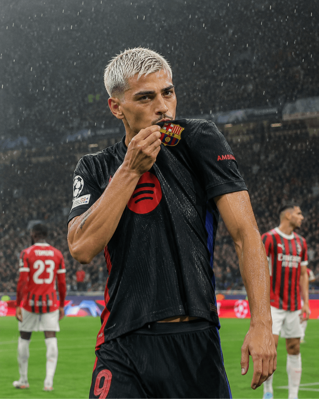 Noite de Champions, 1x0 chuva no San Siro e uma vitória enorme fora de casa. Feliz pelo gol e por começar essa caminhada com 3 pontos. Se…
