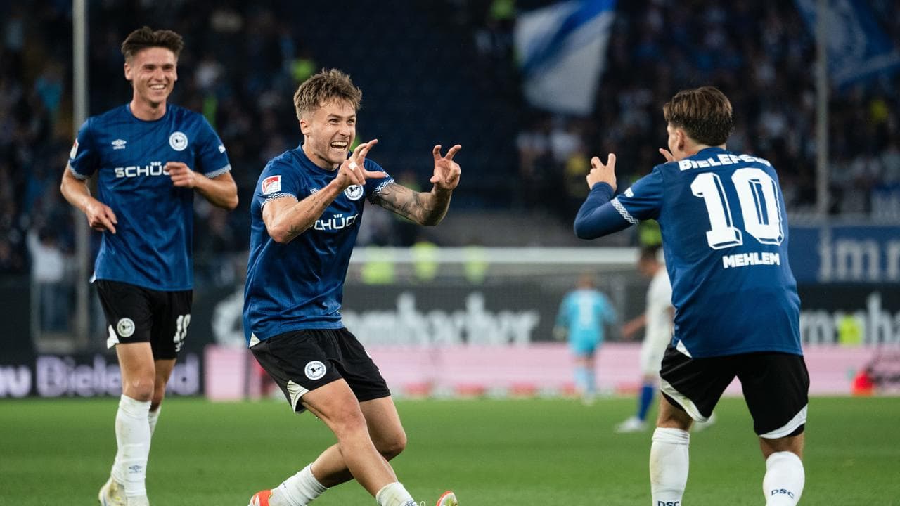 ALERTA DE JOGAÇO 🚨🚨 Pela DFB-Pokal, Arminia Bielefeld sofreu, mas venceu o Magdeburg por 2x1, e foi daquele jeito que o torcedor ama, s…