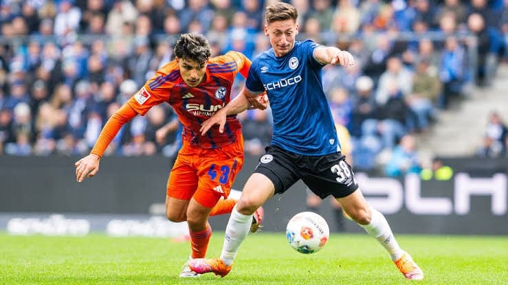 No duelo de primeiro contra segundo colocado, a equipe do Arminia Bielefeld supera o Schalke 04, com um placar de 3x2, os gols foram marc…