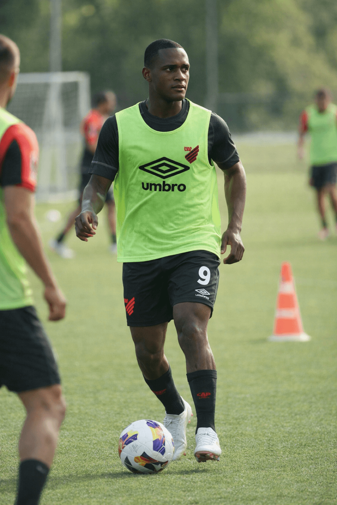 Início de temporada! Estreia no profissional pelo @athleticoparanaense. Que Deus nos abençoe 🙏