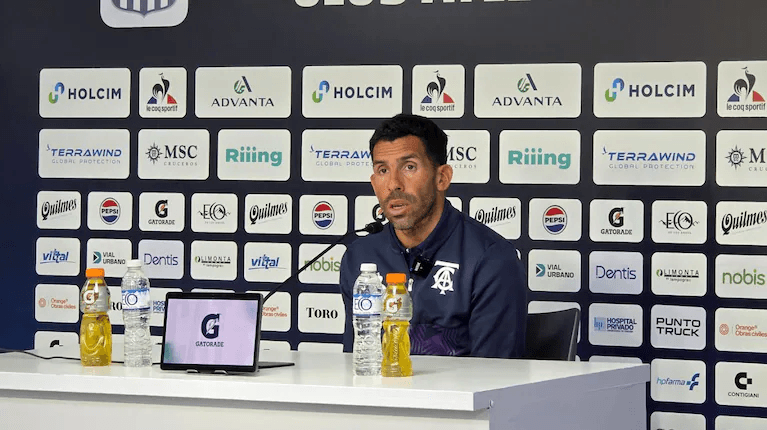 E com grande emoção que anunciamos @carlostévez como treinador da equipe profissional do Club Atlético Talleres Bem vindo Mister!!! 💙🤍