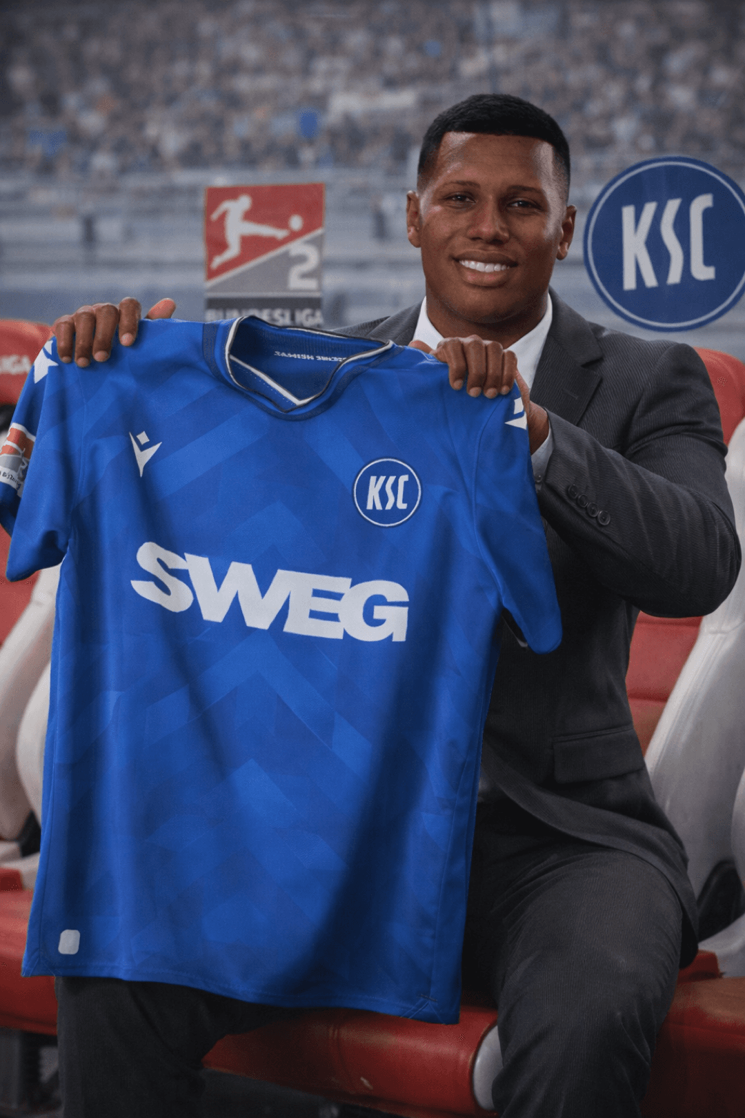 Très heureux de signer un nouveau contrat avec mon nouveau club. Un prêt avec option d’achat obligatoire à la fin de la saison.