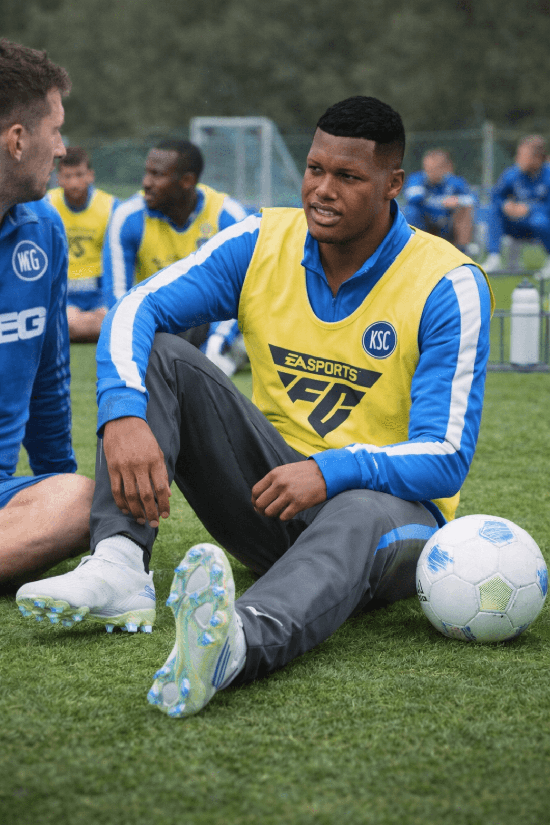 Premier entraînement avec le club, nouvelles couleurs, même ambition. Concentré à progresser chaque jour avec mes coéquipiers 💪⚽