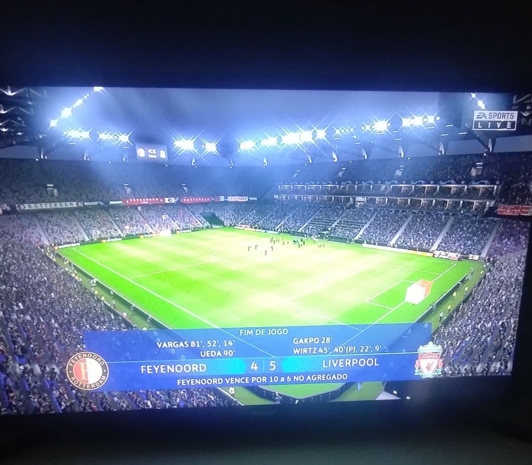 E nas Semifinais,a vingança pela primeira Champions de van persie veio, a ferida no coração que estava aberta pela eliminação nas oitavas…